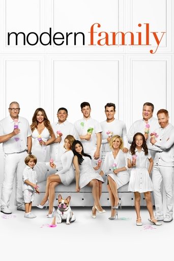 Watch Modern Family 2009 poster